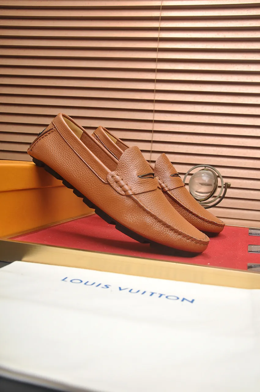 Men's men's shoes 💰420💶 [LV Doudou shoes] (water-dyed cowhide lining) new model is on the market, available on the official website. The new Doudou shoes are processed into single-color materials, and the uppers are made of imported horsehide leather. The body of the shoe is fully hemmed with mark thread, and is lined with imported original cowhide leather. The elegant shoe shape is super suitable for all-matching, and the size is 38-44.